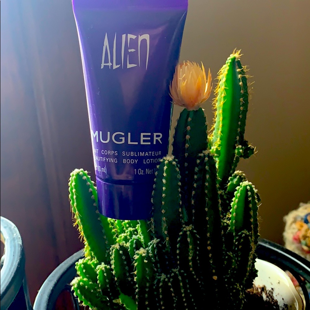 Alien body lotion